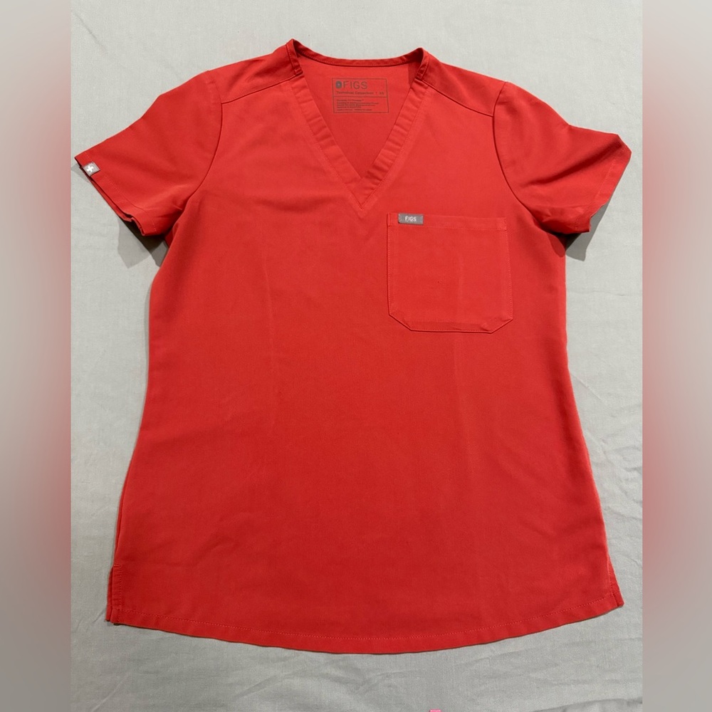Figs Technical Collection Scrub Top In Red Extra Small